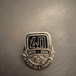 Silver NHL Commemorative Pin Set ⚜️$10 each or 4 for $25!! ⚜️🙌🏼   💯% Authentic